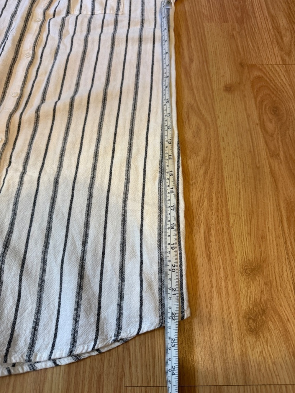 Old Navy White Short-Sleeve Button-Up Shirt with Black Stripes - Picture 12 of 12